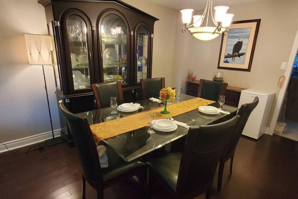Appartamento Beautiful House In Mississauga Esterno foto